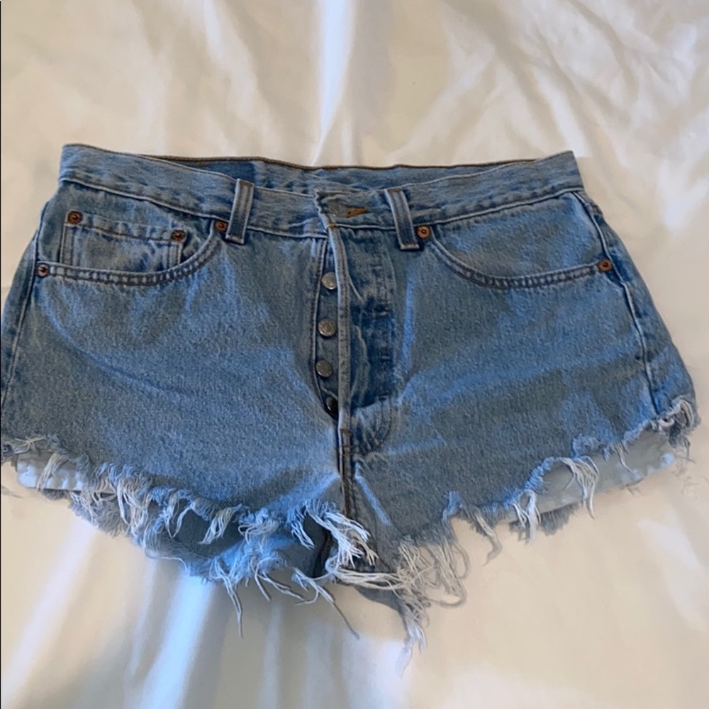 Levi Cutoff Booty Short